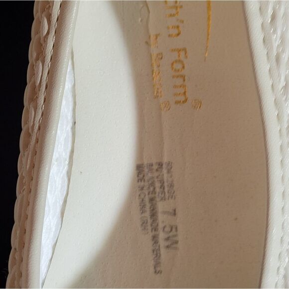 BRAND NEW STRETCH'S FROM BEACON WHITE FLAT SHOES - Picture 7 of 16